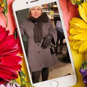 Meet your Posher, Iris